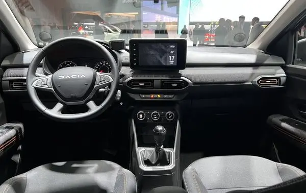 Dacia Sandero III Stepway (facelift 2022)-2