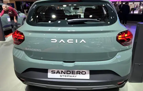 Dacia Sandero III Stepway (facelift 2022)-1