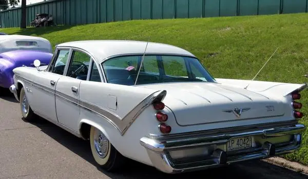 DeSoto Firedome III Four-Door Sedan (facelift 1959)-8