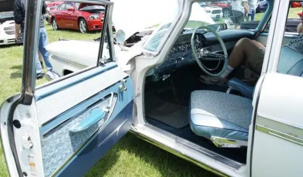 DeSoto Firedome III Four-Door Sedan (facelift 1959)-5