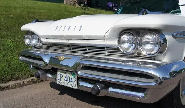 DeSoto Firedome III Four-Door Sedan (facelift 1959)-6