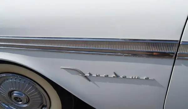 DeSoto Firedome III Four-Door Sedan (facelift 1959)-3