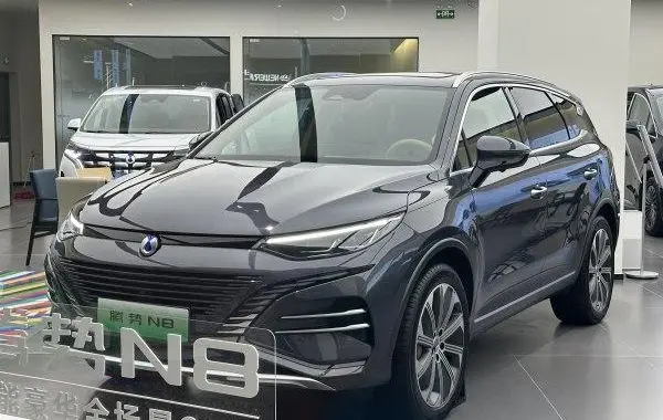 Denza N8 (facelift 2023)