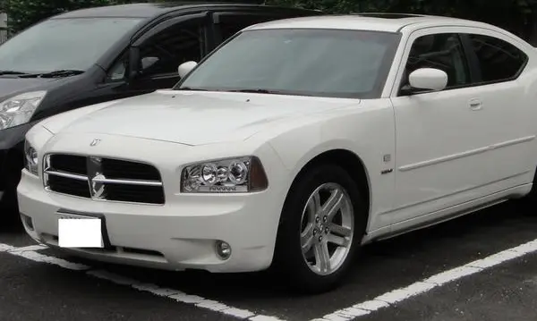 Dodge Charger VI (LX)-3