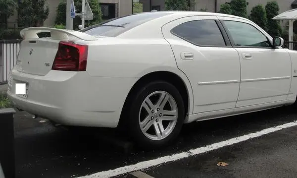 Dodge Charger VI (LX)-4