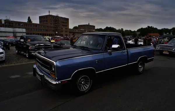 Dodge Ram 150 Conventional Cab (D/W, facelift 1990)-3