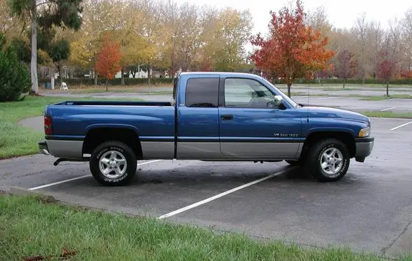 Dodge Ram 1500 Club Cab Short Bed (BR/BE)-2