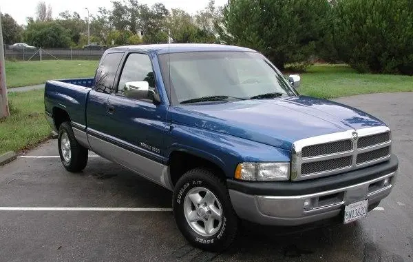 Dodge Ram 1500 Club Cab Short Bed (BR/BE)