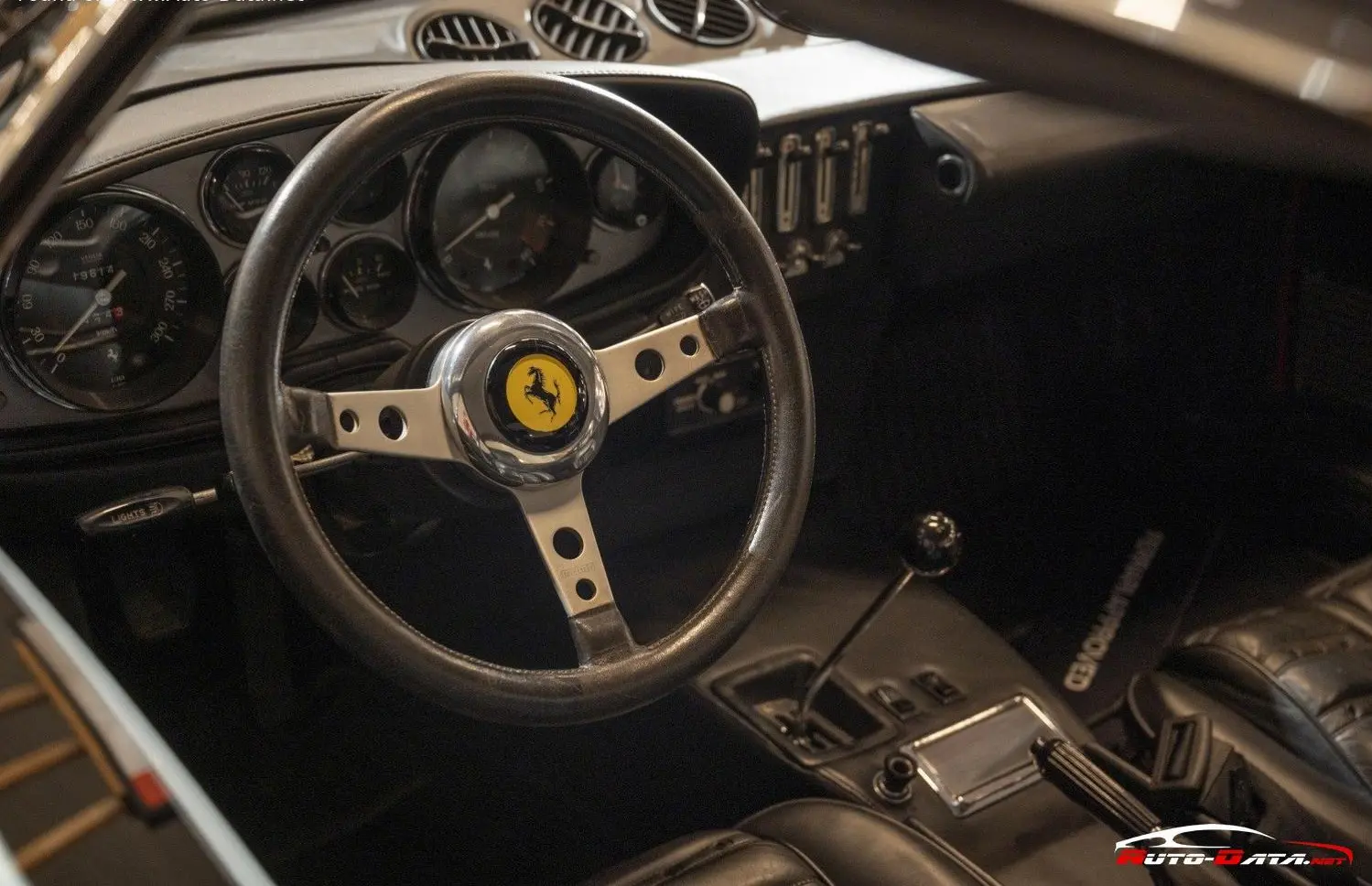 Ferrari 365 GTB4 (Daytona)-5
