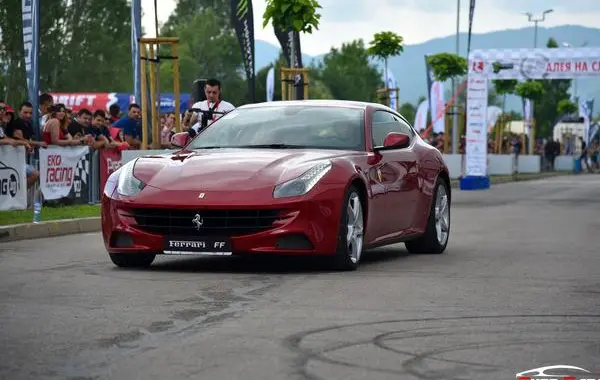 Ferrari FF-8