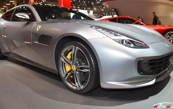 Ferrari GTC4Lusso-2