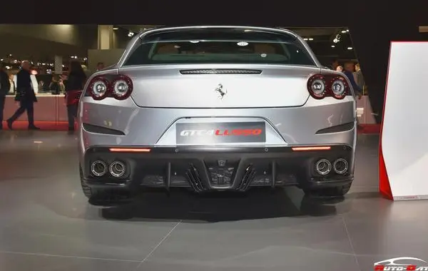 Ferrari GTC4Lusso-4