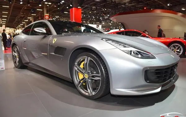 Ferrari GTC4Lusso-1