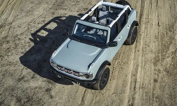 Ford Bronco VI Four-door-0