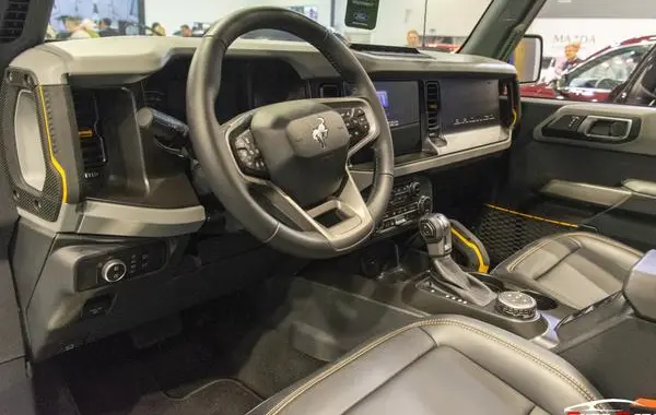 Ford Bronco VI Four-door-7