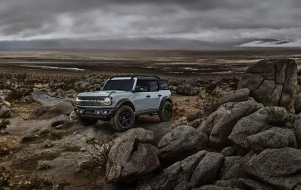 Ford Bronco VI Four-door-1