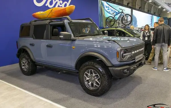 Ford Bronco VI Four-door-6