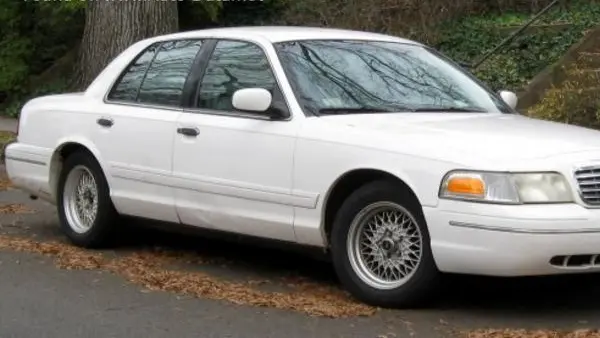 Ford Crown Victoria (P7)