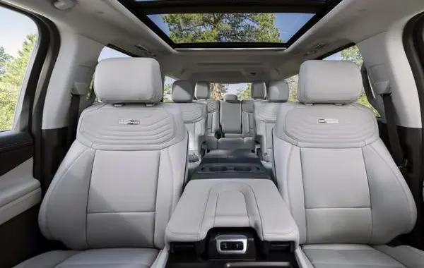 Ford Expedition V MAX-7