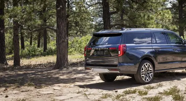 Ford Expedition V MAX-8