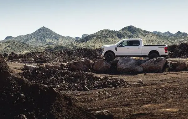 Ford F-250 Super Duty IV (facelift 2020) Crew Cab Short box-3