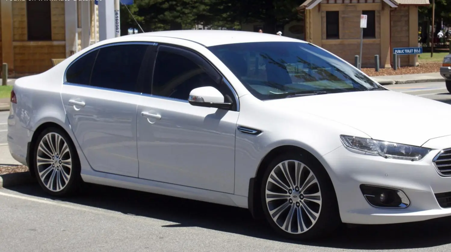 Ford Falcon (FG X)-1