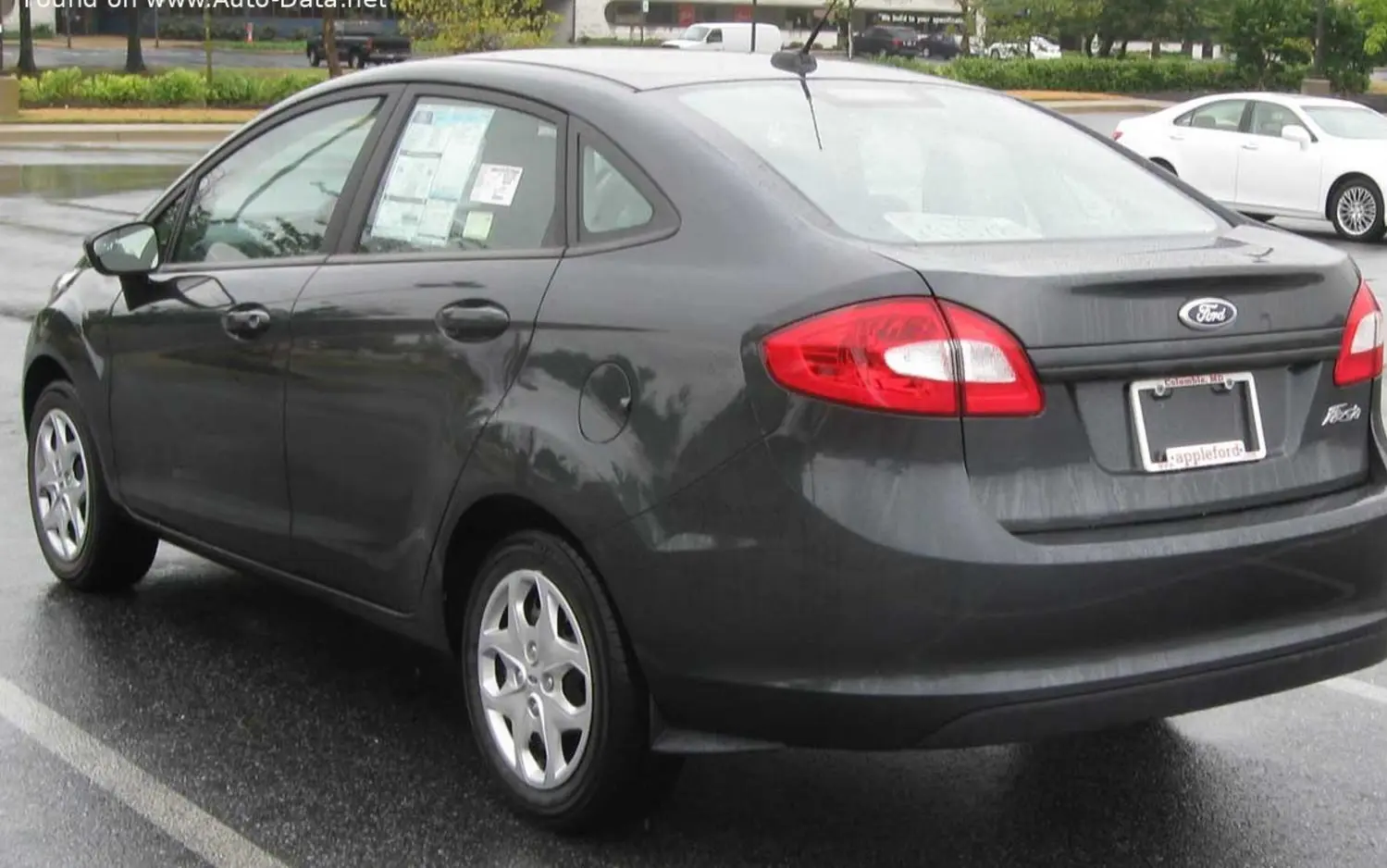 Ford Fiesta VII Sedan (Mk7)-3