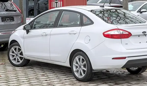 Ford Fiesta VII Sedan (Mk7, facelift 2013)-4