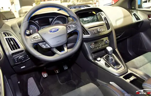 Ford Focus III Hatchback (facelift 2014)-7