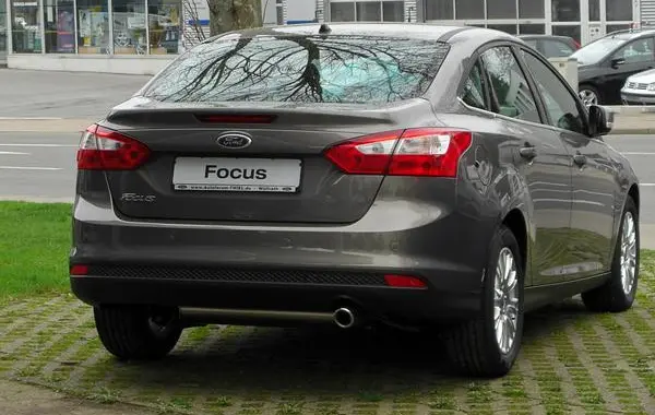 Ford Focus III Sedan-0