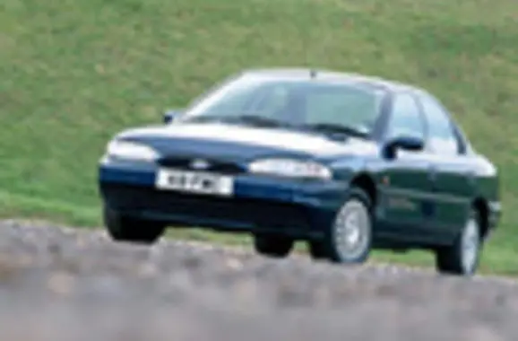 Ford Mondeo I Sedan-3