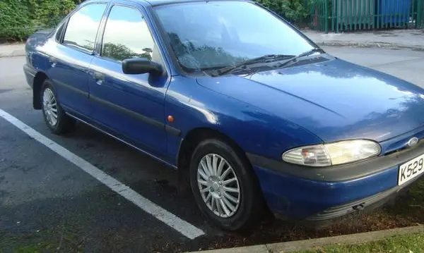 Ford Mondeo I Sedan-1