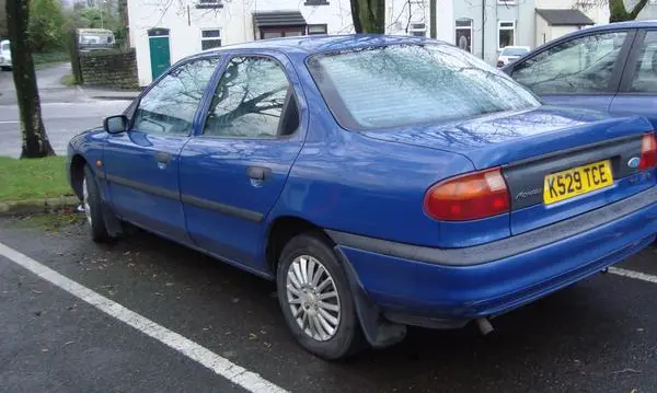 Ford Mondeo I Sedan-2