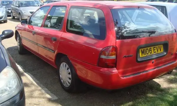 Ford Mondeo I Wagon-2