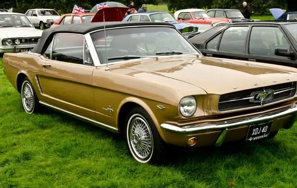 Ford Mustang Convertible I-3