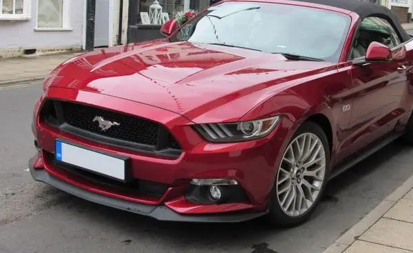 Ford Mustang Convertible VI-7