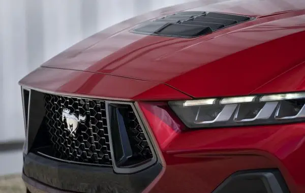 Ford Mustang Convertible VII-6