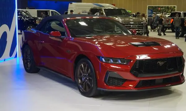 Ford Mustang Convertible VII-3