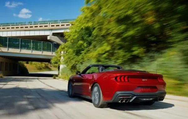 Ford Mustang Convertible VII-8