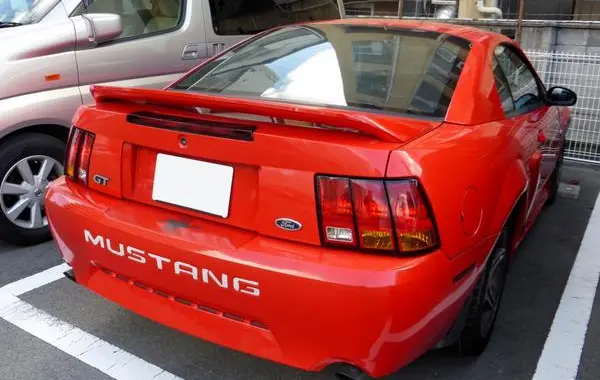 Ford Mustang IV-3