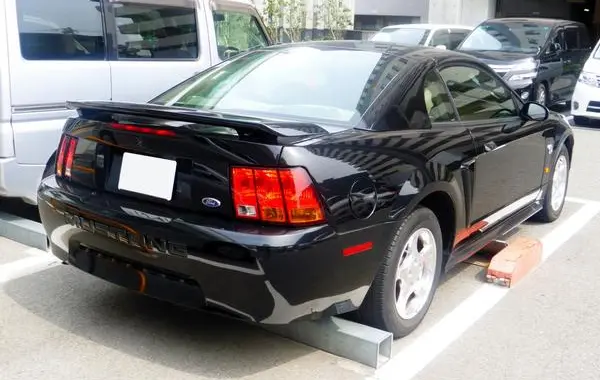 Ford Mustang IV-1