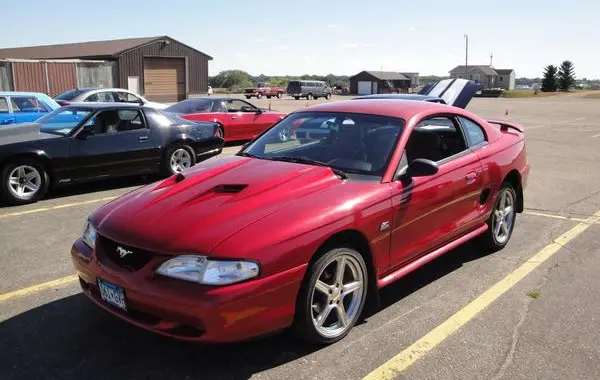 Ford Mustang IV-4