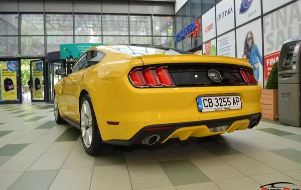 Ford Mustang VI-1