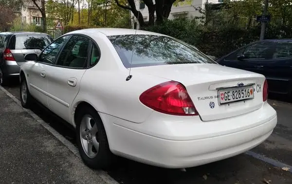 Ford Taurus IV-3