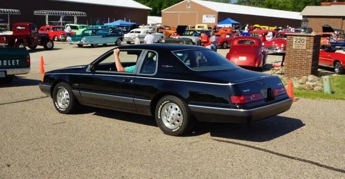 Ford Thunderbird (Aero Birds)-2