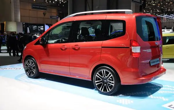 Ford Tourneo Courier I-0