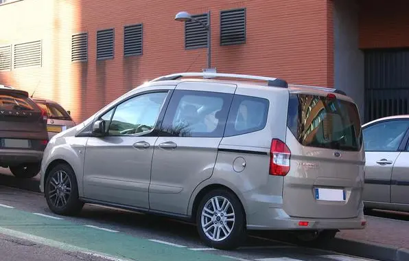 Ford Tourneo Courier I-4