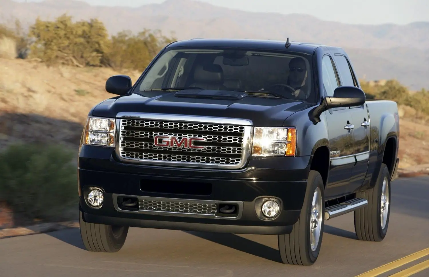 GMC Sierra 2500HD III (GMT900, facelift 2011) Crew Cab Standard Box-8