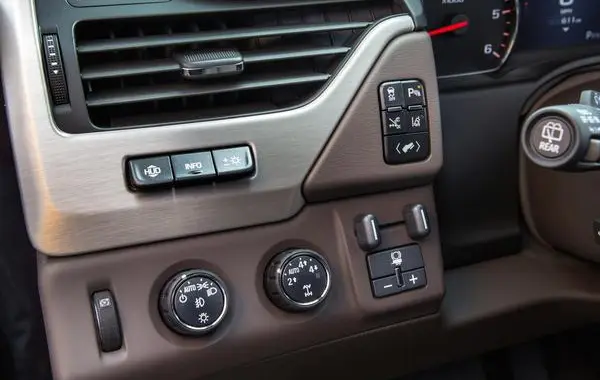 GMC Yukon IV-6
