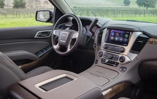 GMC Yukon IV-2